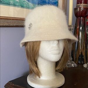 White color Bell style angora mix hat in good condition